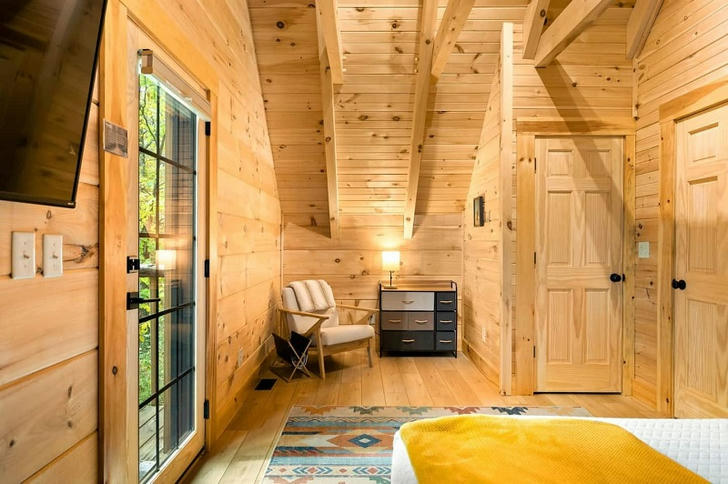 Log cabin bedroom leisure area