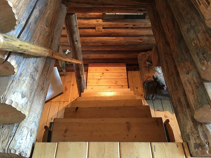 picture of upstairs of the cabin