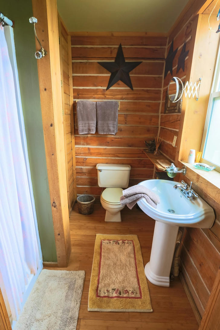 Antler cabin bathroom