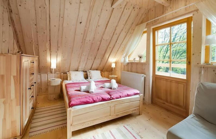 this-tiny-wood-house-is-only-290-sq-ft-but-wait-till-you-see-the-inside