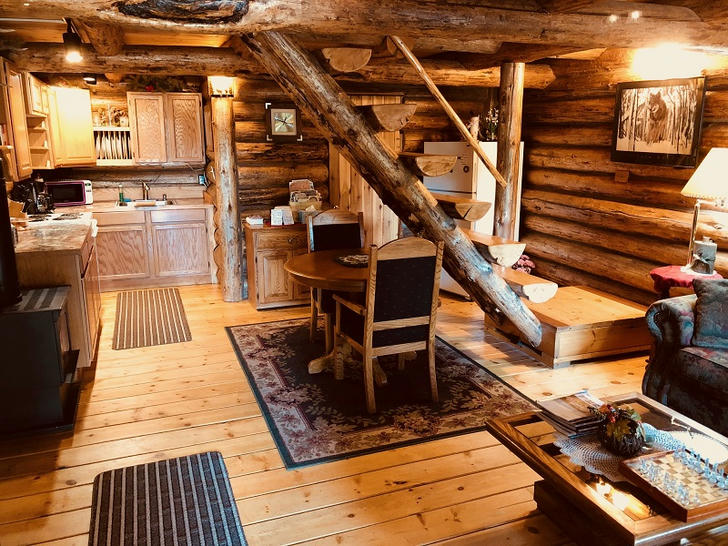 picture of the first floor of the cabin