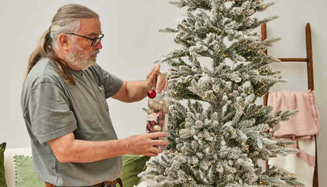 Should You Clean Your Artificial Christmas Tree? What to Know for a Long-Lasting Tree