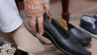 7 Tips for Choosing the Right Shoes for Seniors!