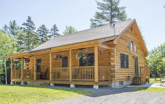 Let’s Take a Peek at This Perfect Log Cabin, Ideal for Retirees