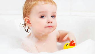 6 Tips for Bathing Your Baby in Summer