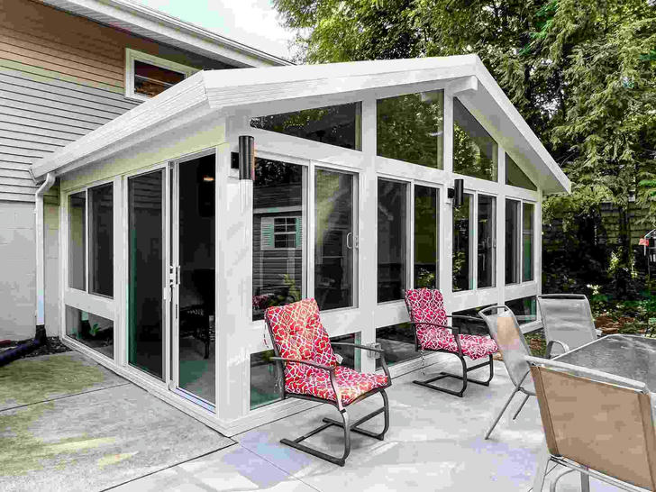 Couple Turn Their Deck Into An All-season Sunroom，Take A Look Inside！